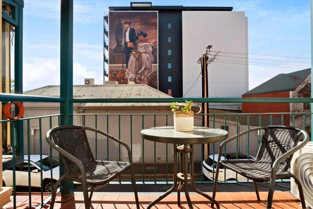 Outdoor area of Nova Street Cabin, a Luxe-managed short-term rental in Adelaide CBD, Adelaide