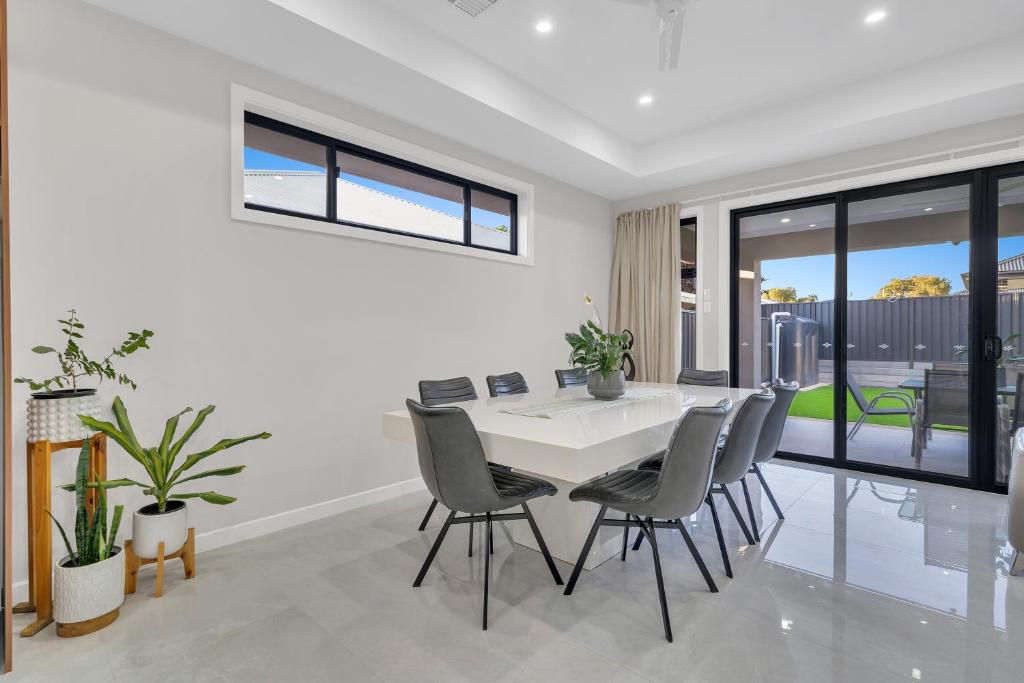 Dining area of Lavish on Leeds, an Airbnb managed by Luxe Managements in Adelaide CBD, Adelaide